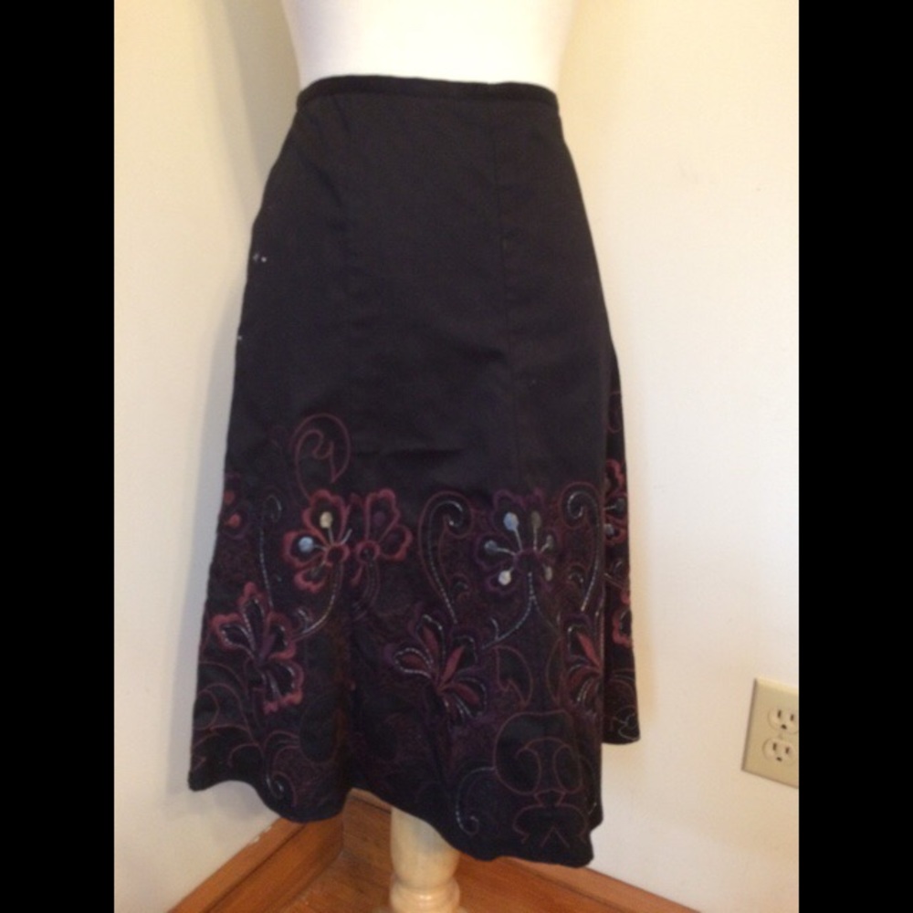 Embroidered skirt